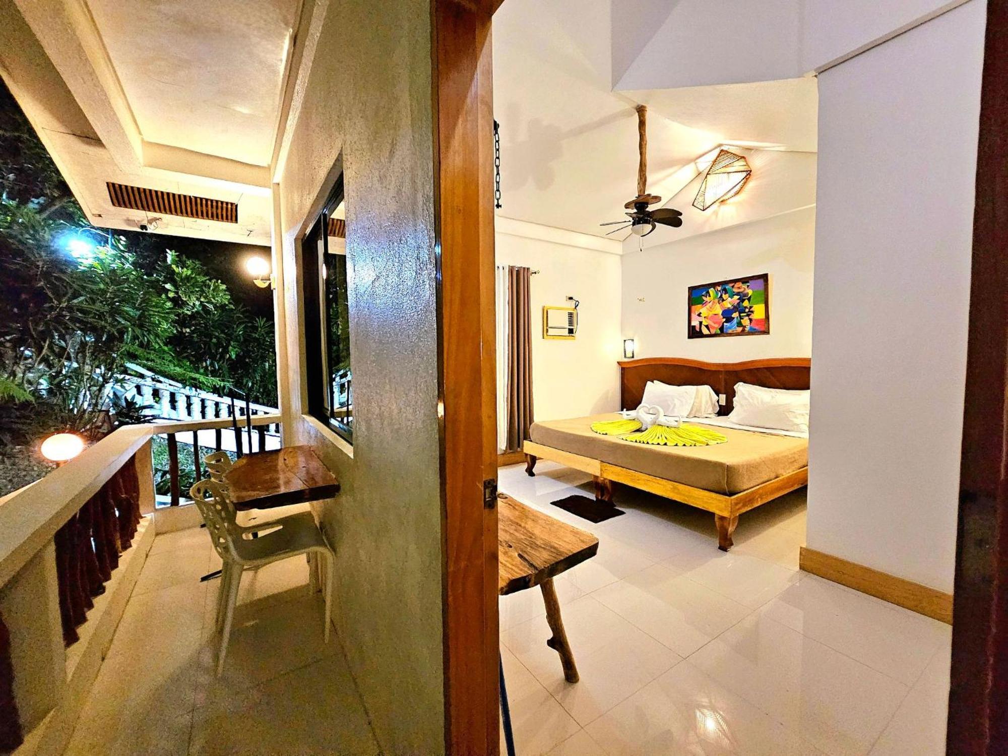 Cocoloco Beach Resort Manoc-Manoc Exterior photo