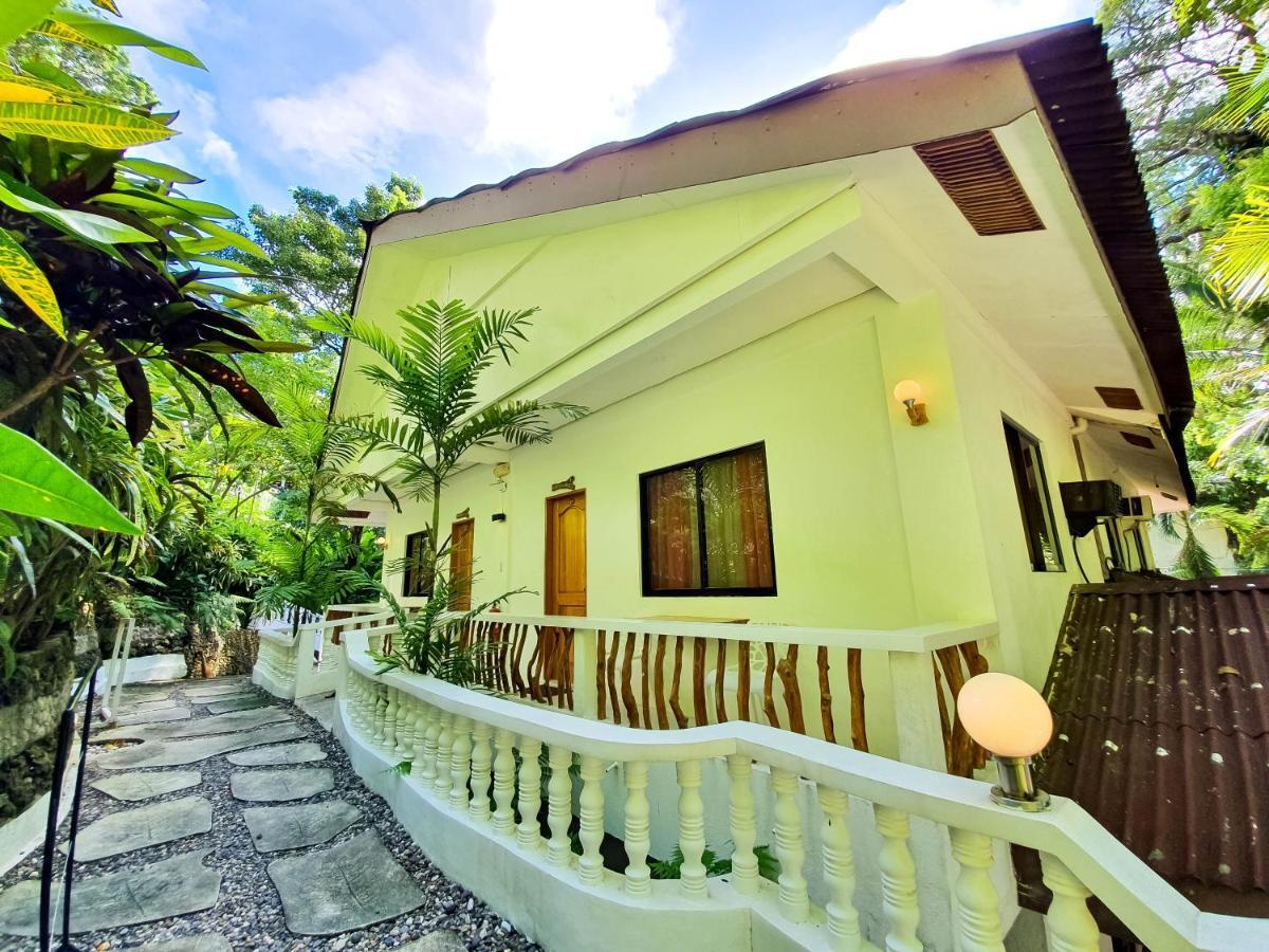 Cocoloco Beach Resort Manoc-Manoc Exterior photo